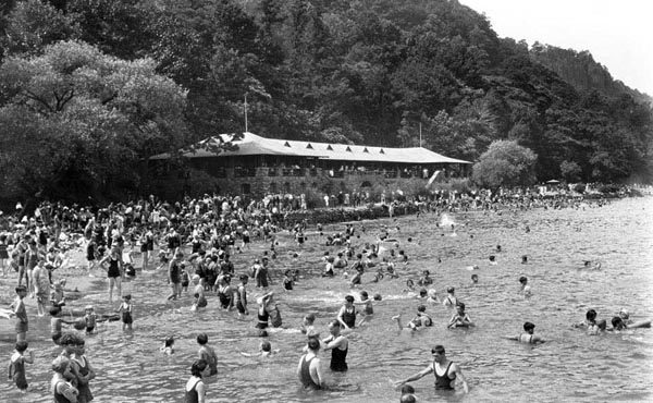 Hudson River beach at the Palisades