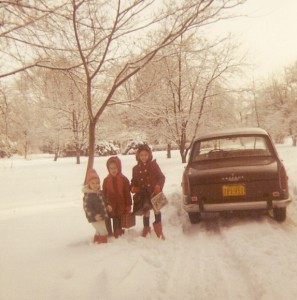 Peugeot 404, tail fins with snow and sisters